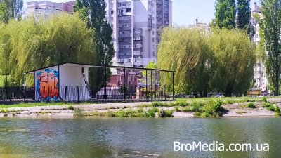 Об’єкт на острові в парку: плани власника на сезон, думки чиновників та активістів