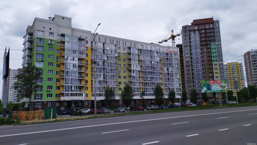 ЖБК «Діамант», нова школа на Торгмаші та спорткомплекс «Світлотехнік»: земельні питання позачергової сесії