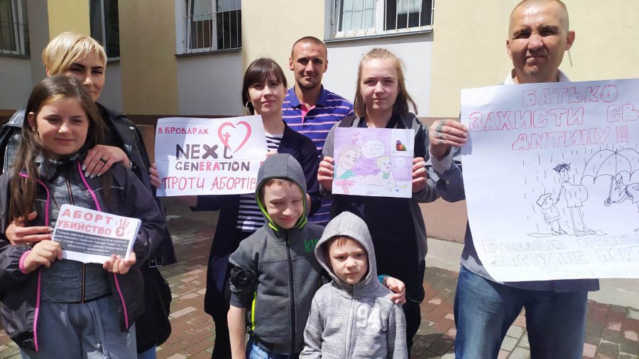 Активісти ГО «Наступне покоління» провели акцію проти абортів
