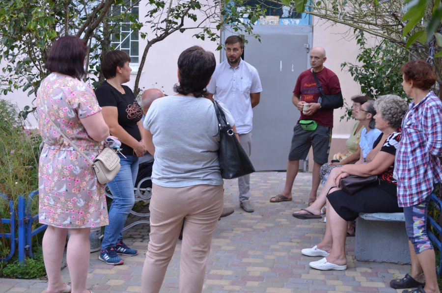 Збори у дворах: мешканці все ще обирають собі управителів