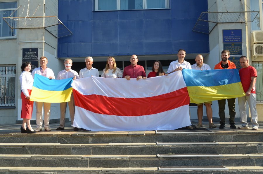 За нашу і вашу свободу! За чесні вибори! – У Броварах відбувся флешмоб на підтримку народу Білорусі у боротьбі за свої права