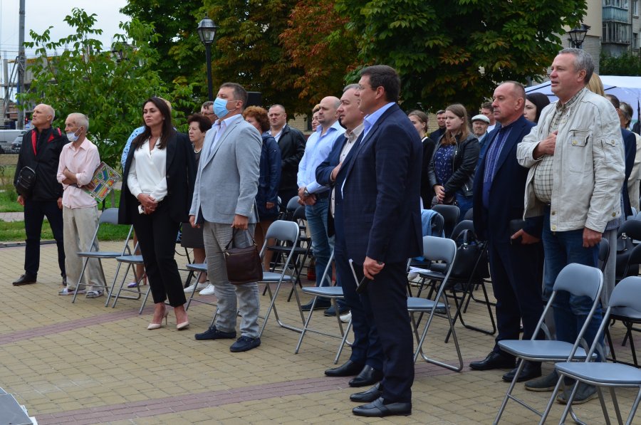 Хто стоїть за списками: розбираємо списки політичних партій на місцевих виборах