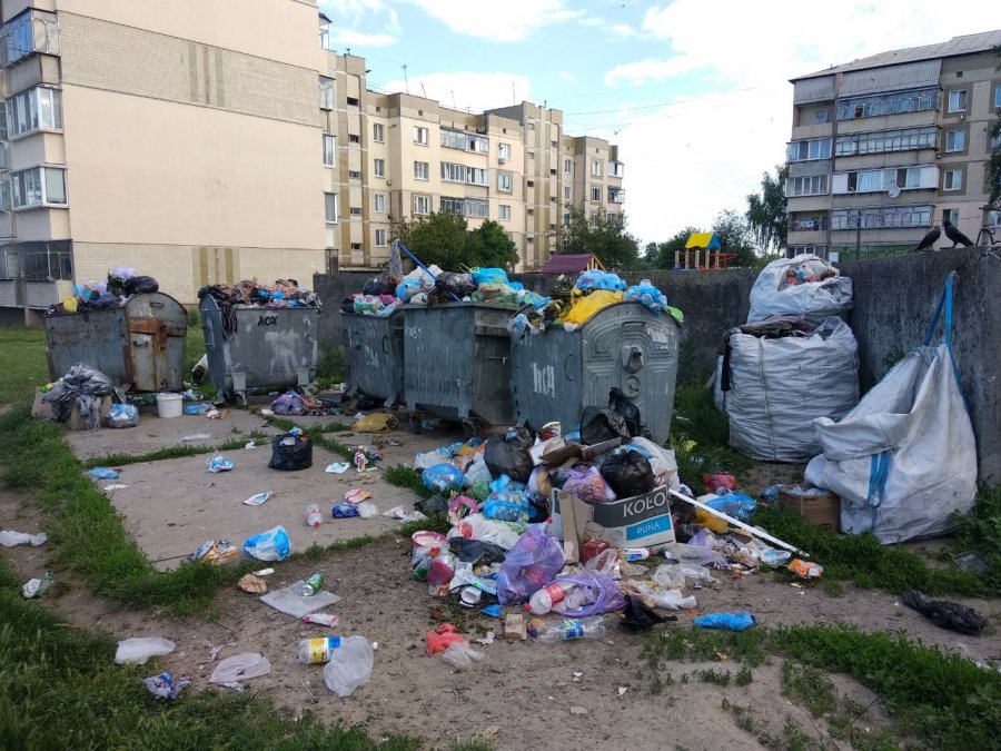 Калита потопає у смітті: де шукати вихід