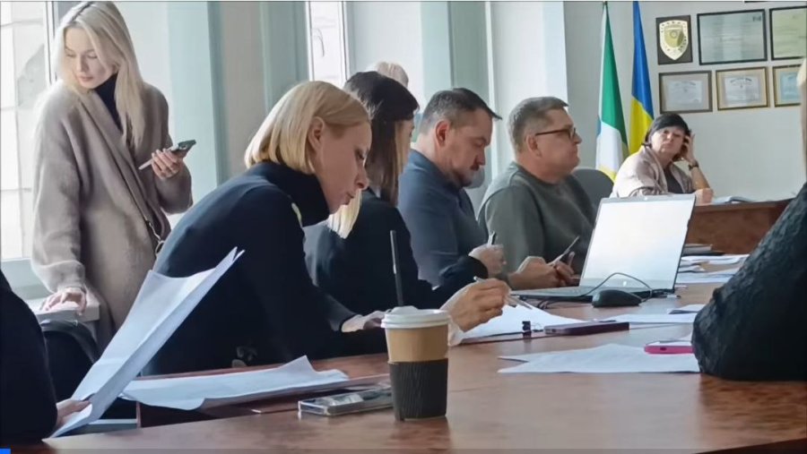 Як Броварська міська рада "працює з боржниками" із сплати оренди за землю та податків на нерухоме майно і чому інформація про борги регулярно "спливає" під час засідання земельної комісії