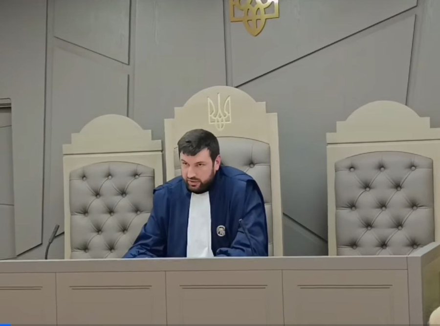 3,5 години стендапу та ганьби: короткі підсумки довгого судового засідання у справі щодо адміністративного порушення, вчиненого міським головою Ігорем Сапожком