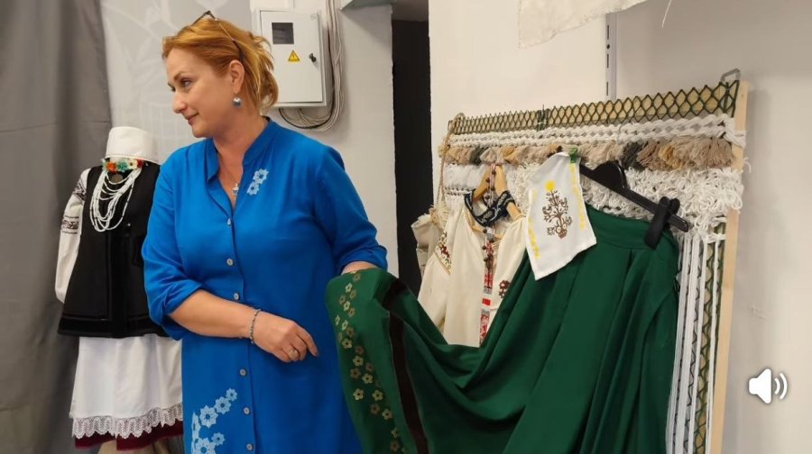 Спробувала прикрасити вибійкою спідницю - і це мене захопило: у СвітЛиця культурно-просвітницький центр відбувся ЕтноДень для молоді